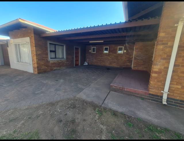4 BEDROOM HOUSE FOR SALE IN VANDERBIJLPARK CE 2